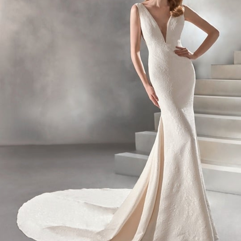 Pronovias Racimo Wedding Gown Size 8 NWT